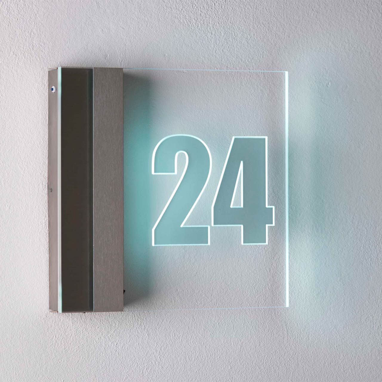 Eine moderne Hausnummernleuchte von Albert Leuchten